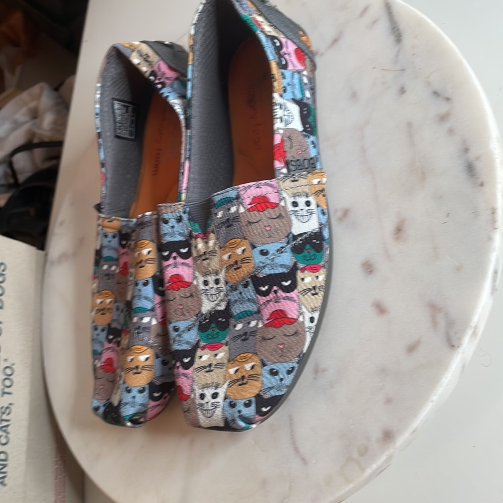 Bob’s by sketcher cat shoes size 8 women’s